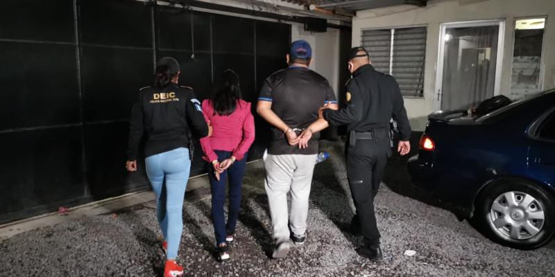 Capturados trasladaban más de Q309 mil en automóvil