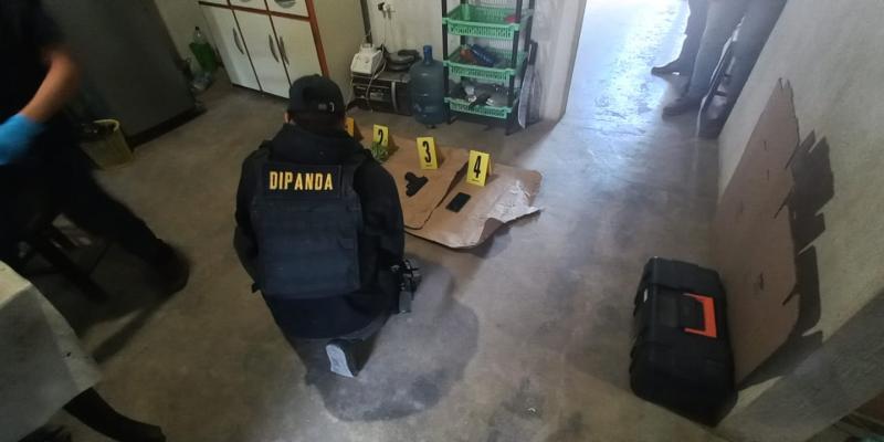 Alias “Gato” es detenido por tener matas de marihuana y un arma de fuego ilegal 