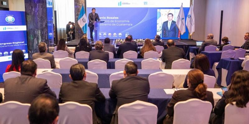 El Ministro de Economía Dr.  Janio Rosales presidió el evento . 