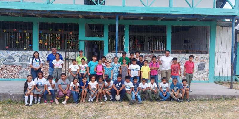 Estudiantes de Uaxactún aprenden sobre el Reglamento 164-2021