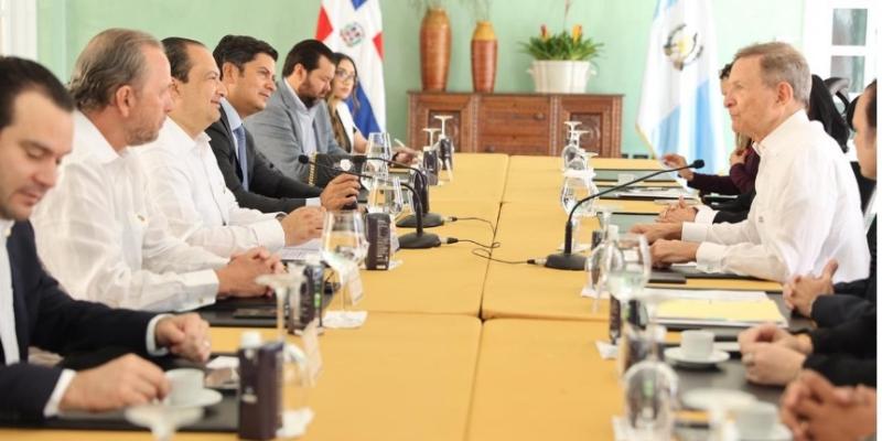 Reunión con canciller dominicano.