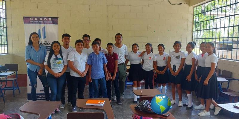 Jóvenes de Petén celebran el Día de la Tierra con educación ambiental