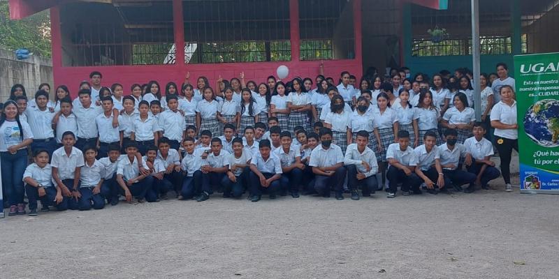 Estudiantes comprometidos con el Reglamento 164-2021