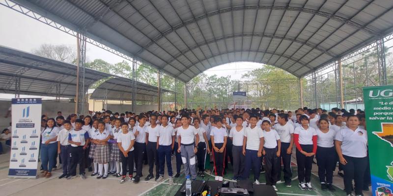 Escolares de San Benito, Petén comprometidos con el medioambiente