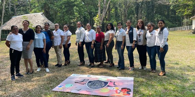 Capacitan a Directoras Municipales de la Mujer en Petén 