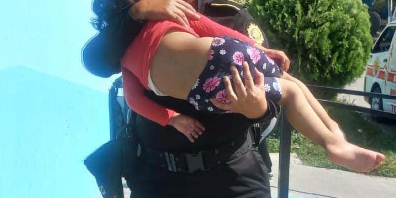 La PNC auxilia a menor de 3 años en El Progreso y rescata a otro en Izabal