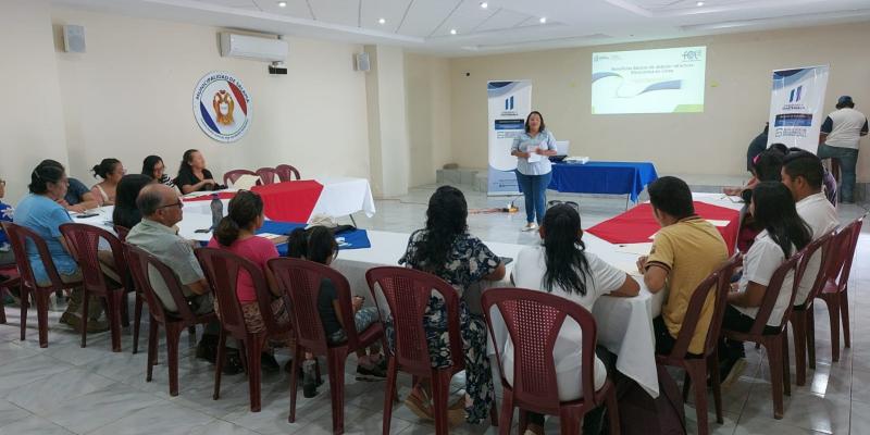 Emprendedores de Salamá se capacitan para la formalización de sus negocios