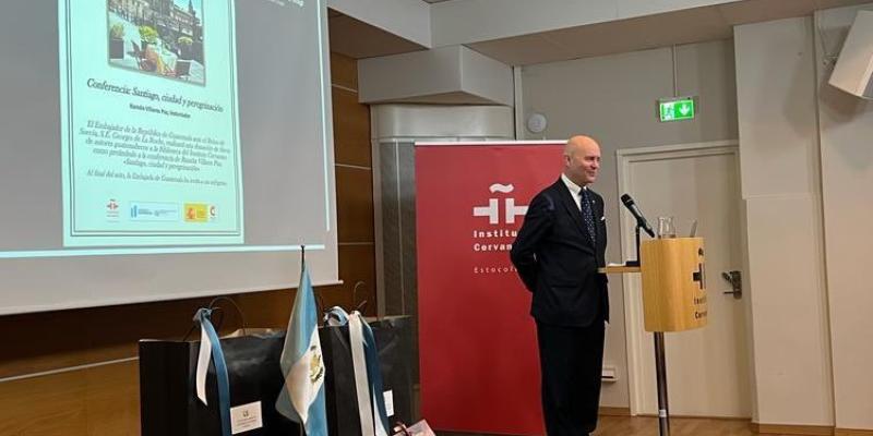 Embajada de Guatemala dona libros de autores nacionales al Instituto Cervantes de Estocolmo, Suecia 