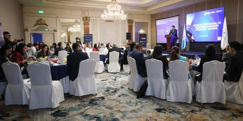 El Ministro de Economía Dr.  Janio Rosales presidió el evento . 