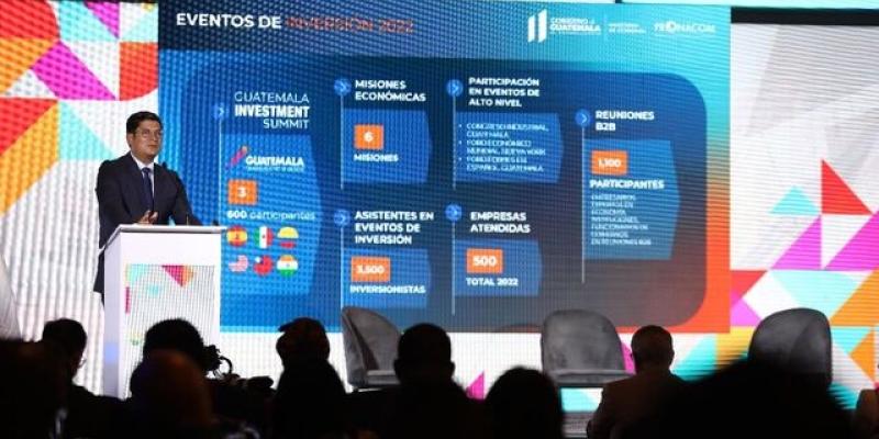 El Ministro de Economía Dr.  Janio Rosales  presidió el evento . 