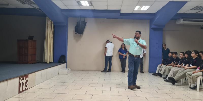 Estudiantes de Jutiapa se involucran en la aplicación del Reglamento 164-2021