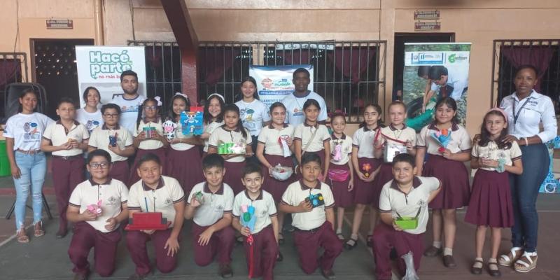 Estudiantes de Izabal aprenden y practican el reciclaje