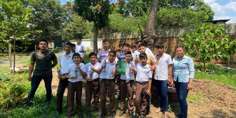 Jóvenes de Chiquimula reciclan y aprenden sobre el medioambiente