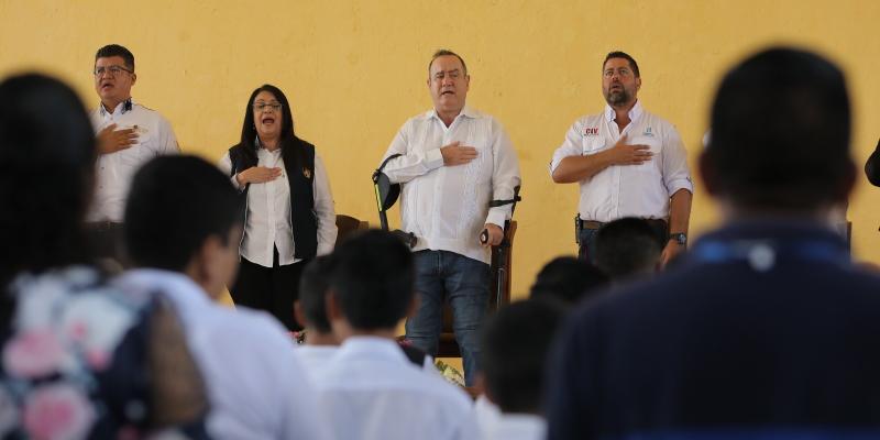 Mandatrio y Ministros participan en el acto protocolario 