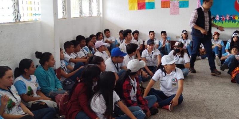 Capacitan a estudiantes de Quiché para recuperar áreas forestales