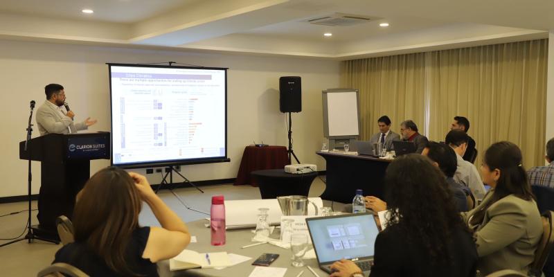 Taller construye estrategias y acciones hacia la movilidad eléctrica en el país