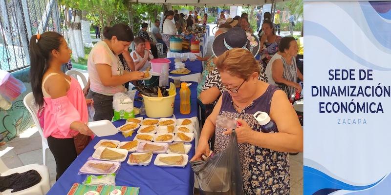 Personas son parte del festival de reactivación económica en Zacapa