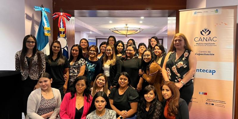 Grupo de beneficiarias del proyecto CANAC.