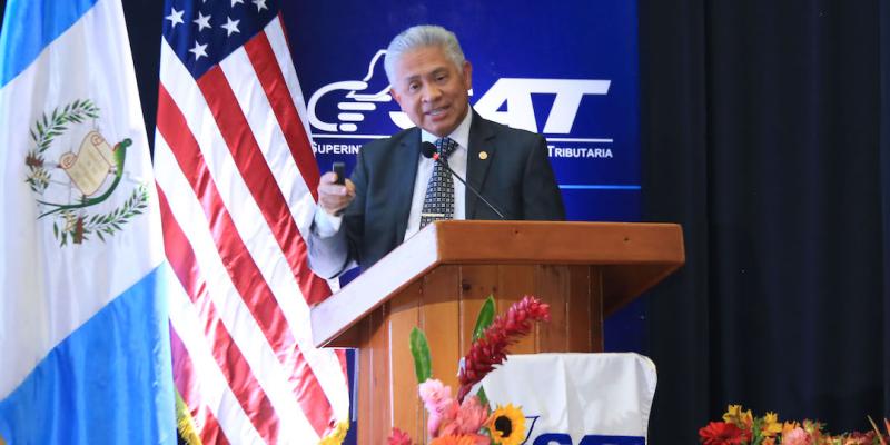 MINFIN participa en conversatorio sobre servicios electrónicos estatales