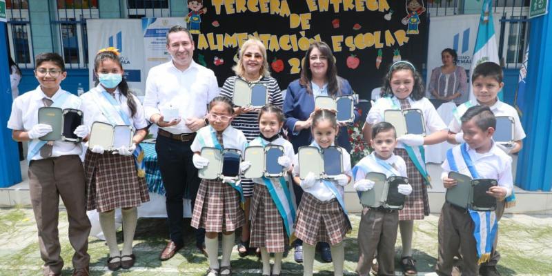 Ministerio de Educación entrega Tecnología en el Aula