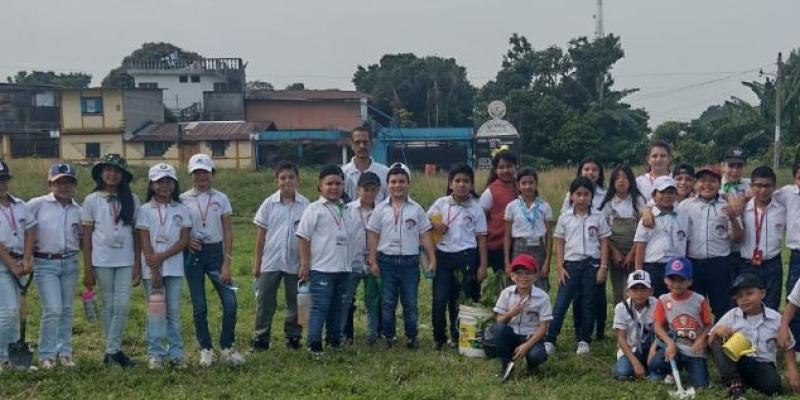 Estudiantes de San Felipe Retalhuleu comprometidos con el medioambiente