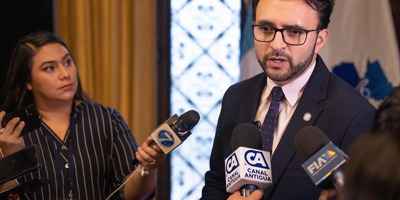 Secretario de Comunicación brinda declaraciones a los medios de comunicación