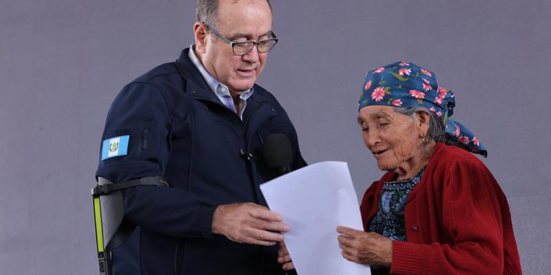 Presidente entrega notificación del PAM