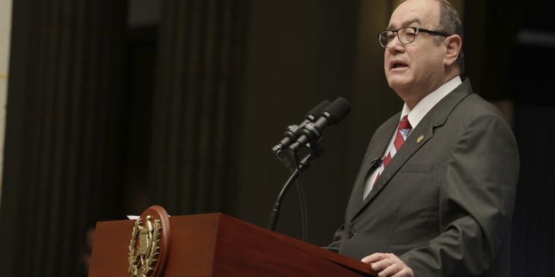 Presidente presenta techo presupuestario 