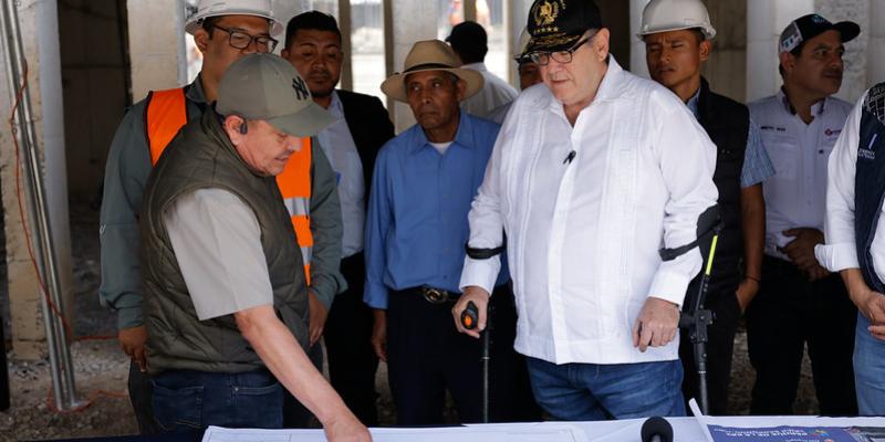 Presidente supervisa avances de la construcción del Parque Erick Barrondo