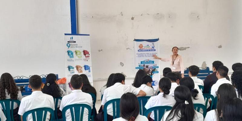 Jóvenes de Baja Verapaz comprometidos con la gestión integral de los desechos