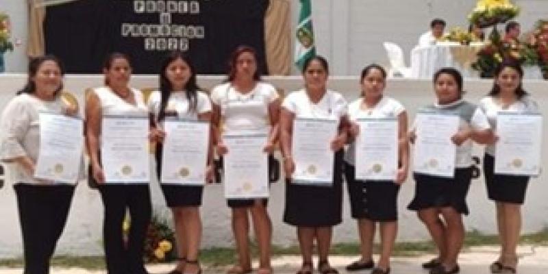 Reciben diplomas de certificación de competencias