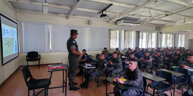 Militares en Alta Verapaz aprenden de medioambiente para aplicarlo en sus áreas de servicio