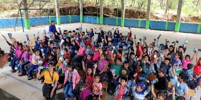Niños en Quiché se preparan para reforestar y aprenden a cuidar el medioambiente