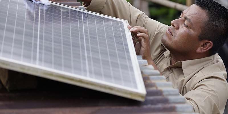 Gobierno invierte en energía renovable para las comunidades