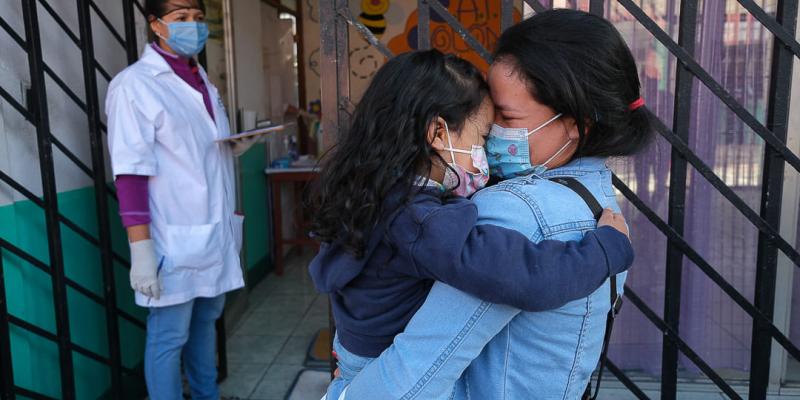 Feliz día de la madre les desea la Familia SBS