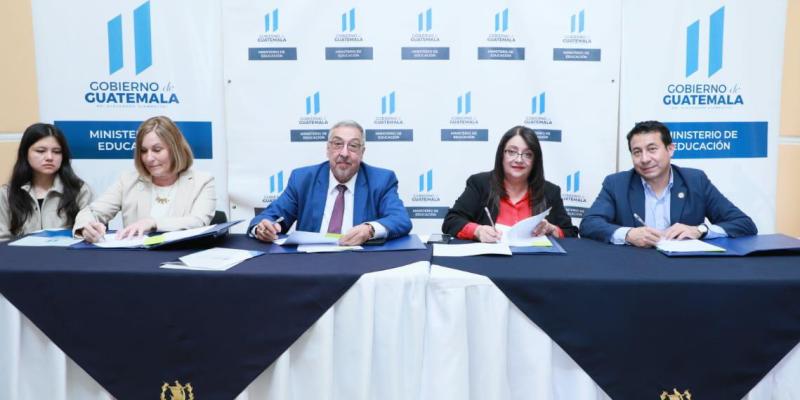 MINEDUC, MSPAS y MIDES firman memorándum de  Entendimiento con el Instituto Internacional por la Salud de la  Mujer