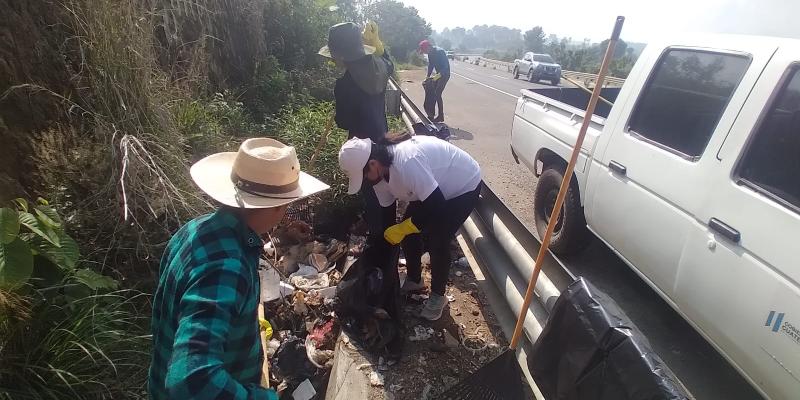 Jornada de limpieza en el Libramiento de Chimaltenango