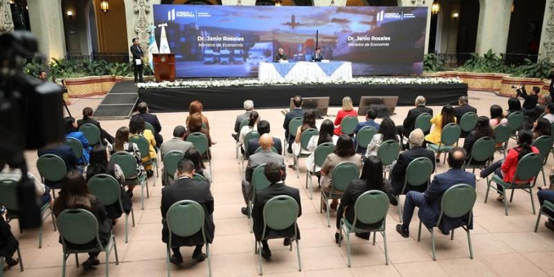 El Ministro de Economía Dr.  Janio Rosales presidió el evento . 