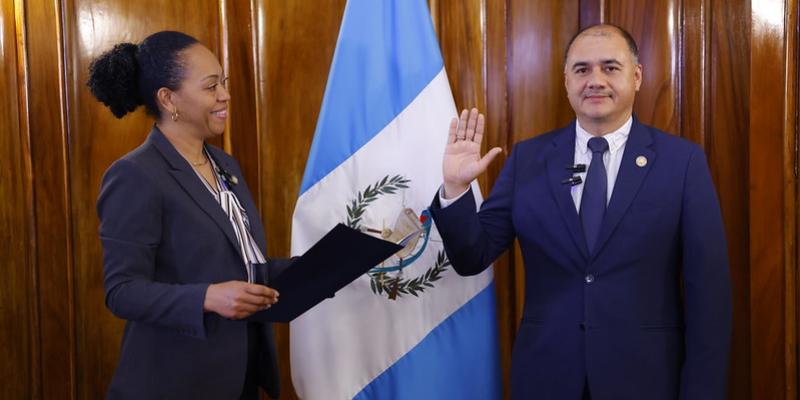 Juramentan a nuevo Ministro de Energía y Minas