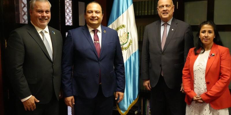 Gobierno de Guatemala recibe visita del secretario general de la Comunidad de Democracias, Thomas Garrett 