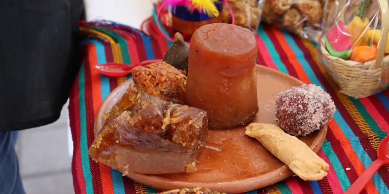 Feria artesanal muestra diferentes productos en Chimaltenango