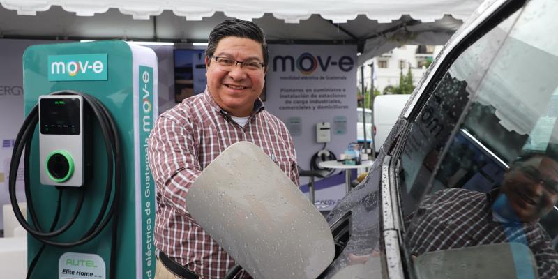 MARN y AMEGUA promueven la movilidad eléctrica