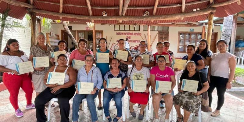 Emprendedores reciben reconocimiento por taller sobre fortalecimiento al emprendimiento local