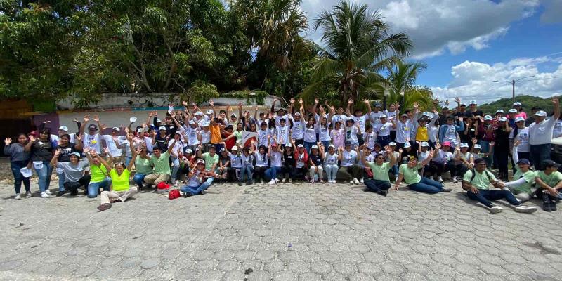 Jornada de limpieza reúne a 150 voluntarios en Petén
