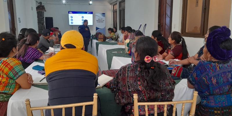 Empresario de Sololá reciben inducción para aplicar a distintivo Sello Blanco