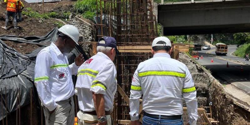 construcción Paso a Desnivel en Amatitlán. 