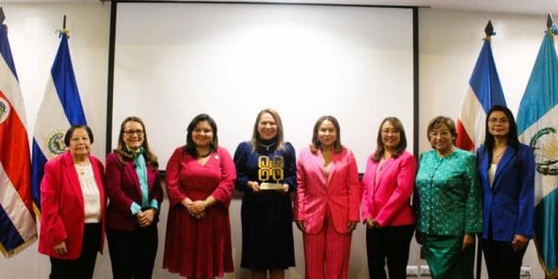 Subsecretaria Presidencial de la Mujer Mónica Iglesias, participó junto al Consejo de Ministras de la Mujer de Centroamérica y República Dominicana