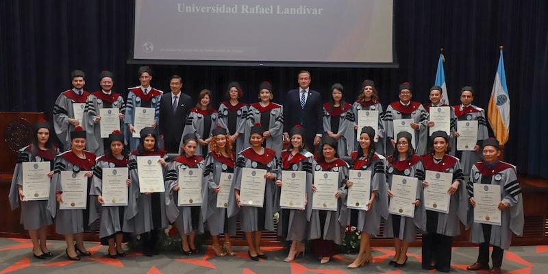 Nueva promoción de funcionarios del Minex se gradúa de maestría en Relaciones Internacionales de la URL 