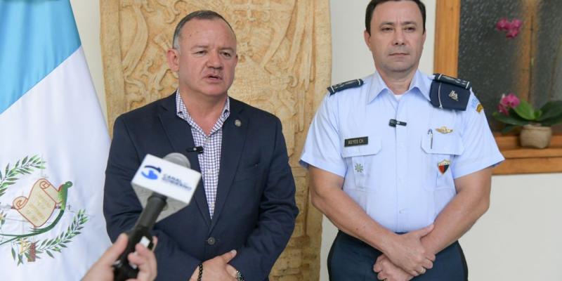 Ministros de Gobernación y de la Defensa