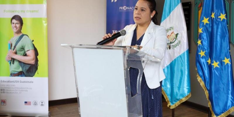 La ministra de Economía, Luz Pérez, durante su participación en el evento de inauguración.